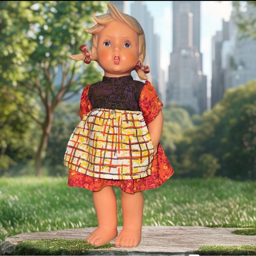 Vintage Goebel W. Germany  11" Vinyl Doll Gretl Doll Hummel